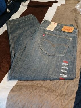 Levi's Men's Light Blue Straight Leg Jeans with Signature Patch